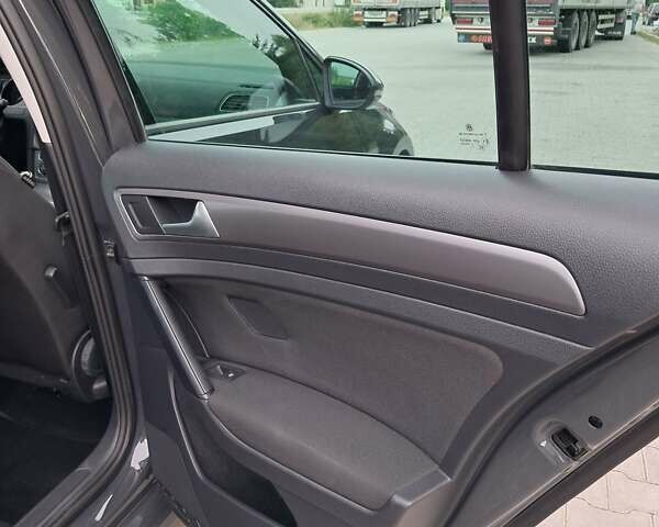 Серый Фольксваген Гольф, объемом двигателя 1.6 л и пробегом 230 тыс. км за 11399 $, фото 7 на Automoto.ua