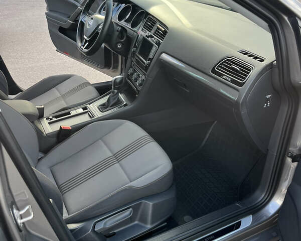 Серый Фольксваген Гольф, объемом двигателя 1.6 л и пробегом 251 тыс. км за 13500 $, фото 24 на Automoto.ua