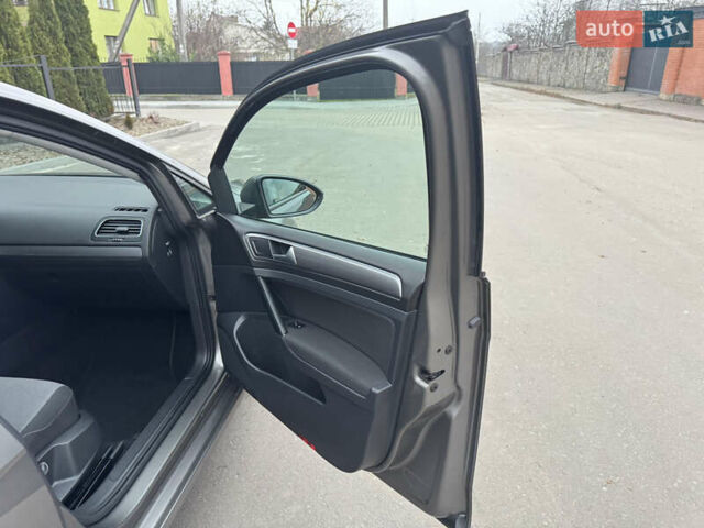 Серый Фольксваген Гольф, объемом двигателя 1.6 л и пробегом 247 тыс. км за 10800 $, фото 30 на Automoto.ua