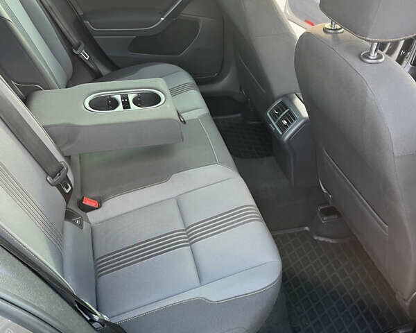 Серый Фольксваген Гольф, объемом двигателя 1.6 л и пробегом 251 тыс. км за 13500 $, фото 23 на Automoto.ua