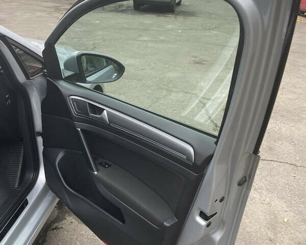 Серый Фольксваген Гольф, объемом двигателя 1.6 л и пробегом 331 тыс. км за 11200 $, фото 6 на Automoto.ua