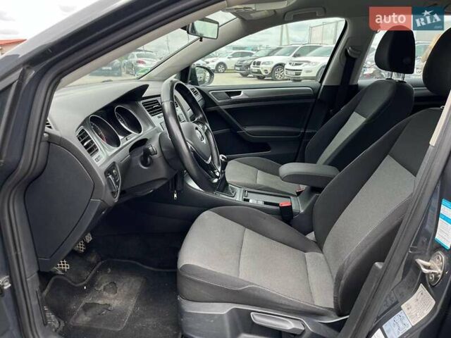 Серый Фольксваген Гольф, объемом двигателя 1.6 л и пробегом 235 тыс. км за 9800 $, фото 29 на Automoto.ua