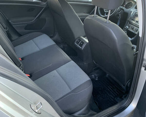 Серый Фольксваген Гольф, объемом двигателя 1.6 л и пробегом 298 тыс. км за 9900 $, фото 19 на Automoto.ua