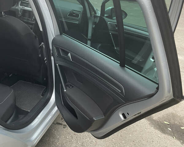 Серый Фольксваген Гольф, объемом двигателя 1.6 л и пробегом 331 тыс. км за 11200 $, фото 8 на Automoto.ua