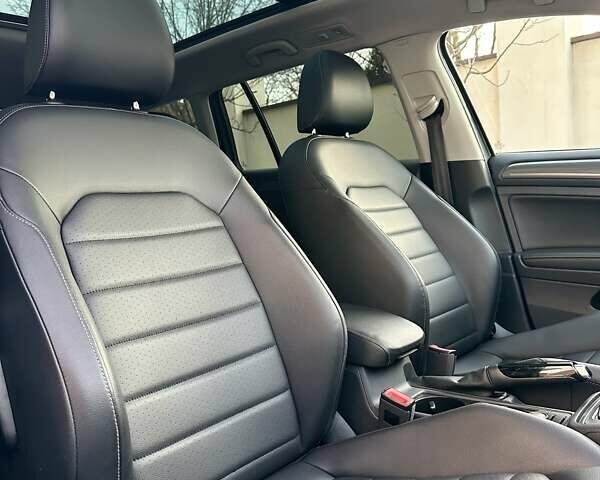 Серый Фольксваген Гольф, объемом двигателя 1.8 л и пробегом 137 тыс. км за 13999 $, фото 47 на Automoto.ua