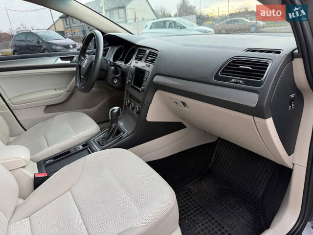 Серый Фольксваген Гольф, объемом двигателя 1.6 л и пробегом 272 тыс. км за 11200 $, фото 18 на Automoto.ua