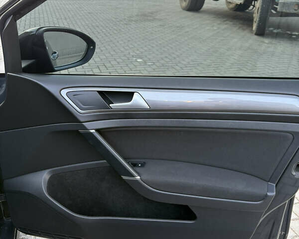 Серый Фольксваген Гольф, объемом двигателя 1.6 л и пробегом 280 тыс. км за 10999 $, фото 25 на Automoto.ua