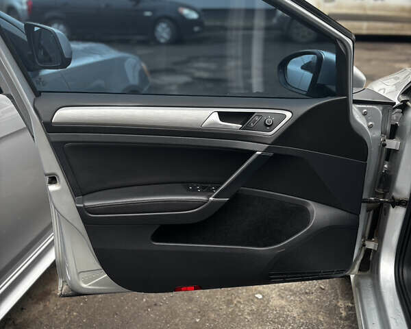 Серый Фольксваген Гольф, объемом двигателя 1.6 л и пробегом 285 тыс. км за 12900 $, фото 4 на Automoto.ua