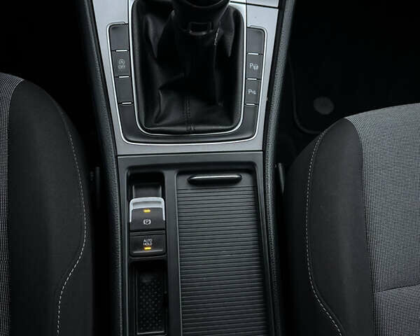 Серый Фольксваген Гольф, объемом двигателя 1.6 л и пробегом 247 тыс. км за 10800 $, фото 24 на Automoto.ua