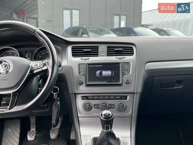 Серый Фольксваген Гольф, объемом двигателя 1.6 л и пробегом 235 тыс. км за 9800 $, фото 16 на Automoto.ua
