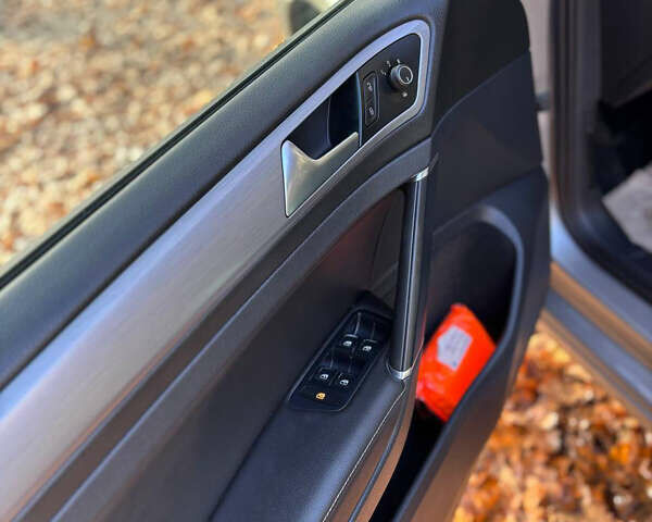 Сірий Фольксваген Гольф, об'ємом двигуна 1.6 л та пробігом 245 тис. км за 12500 $, фото 7 на Automoto.ua