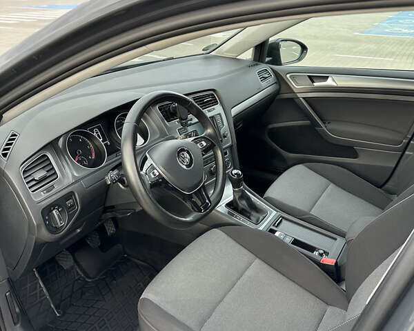 Серый Фольксваген Гольф, объемом двигателя 1.6 л и пробегом 291 тыс. км за 9800 $, фото 12 на Automoto.ua