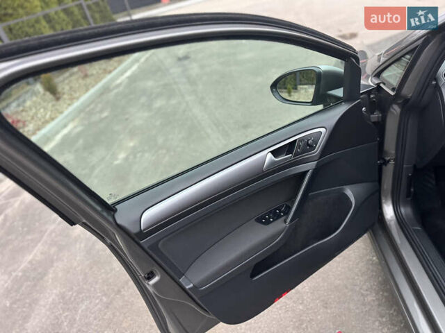 Серый Фольксваген Гольф, объемом двигателя 1.6 л и пробегом 247 тыс. км за 10800 $, фото 11 на Automoto.ua