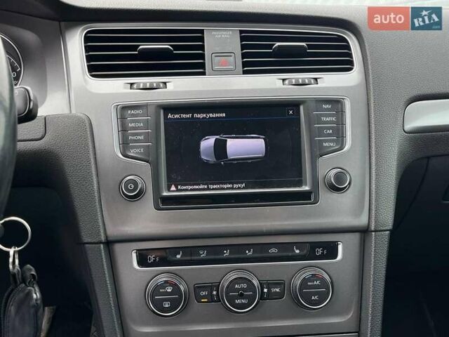 Серый Фольксваген Гольф, объемом двигателя 1.6 л и пробегом 235 тыс. км за 9800 $, фото 25 на Automoto.ua