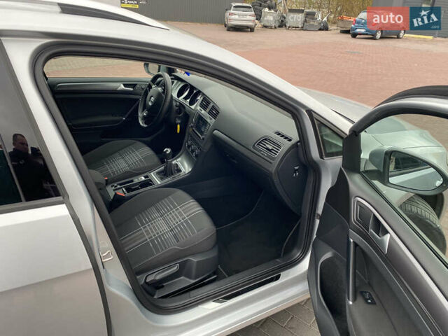 Серый Фольксваген Гольф, объемом двигателя 1.6 л и пробегом 237 тыс. км за 12200 $, фото 30 на Automoto.ua