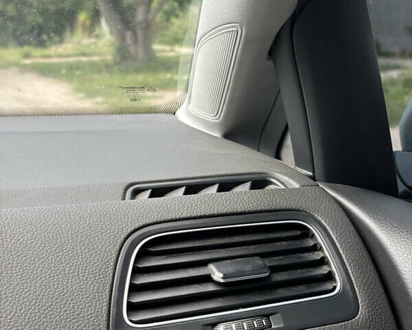 Серый Фольксваген Гольф, объемом двигателя 1.6 л и пробегом 250 тыс. км за 11200 $, фото 25 на Automoto.ua