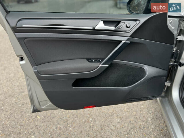 Серый Фольксваген Гольф, объемом двигателя 1.97 л и пробегом 300 тыс. км за 10700 $, фото 69 на Automoto.ua