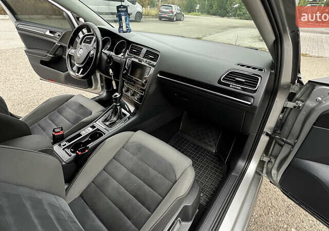 Серый Фольксваген Гольф, объемом двигателя 1.97 л и пробегом 300 тыс. км за 10700 $, фото 57 на Automoto.ua