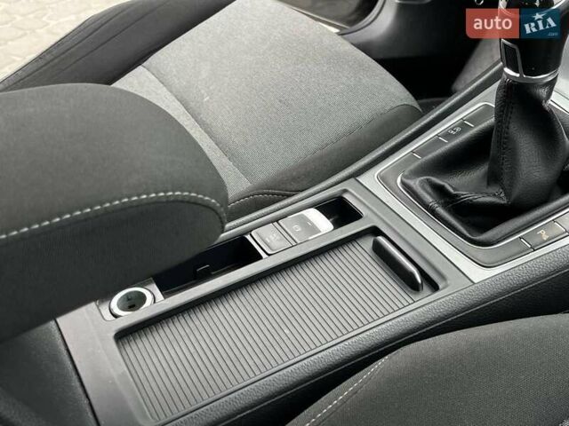 Серый Фольксваген Гольф, объемом двигателя 1.6 л и пробегом 235 тыс. км за 9800 $, фото 33 на Automoto.ua