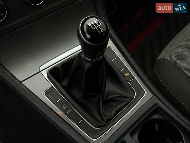 Серый Фольксваген Гольф, объемом двигателя 1.6 л и пробегом 207 тыс. км за 9300 $, фото 28 на Automoto.ua