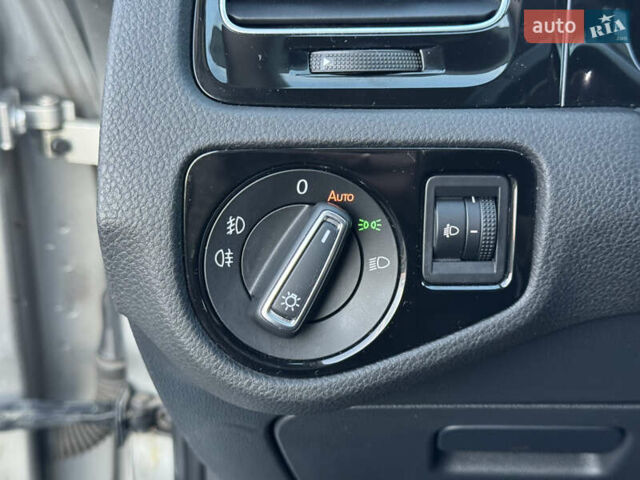 Сірий Фольксваген Гольф, об'ємом двигуна 1.6 л та пробігом 335 тис. км за 11999 $, фото 51 на Automoto.ua