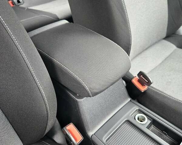 Сірий Фольксваген Гольф, об'ємом двигуна 1.6 л та пробігом 205 тис. км за 10499 $, фото 37 на Automoto.ua