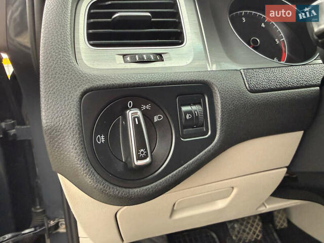 Серый Фольксваген Гольф, объемом двигателя 1.6 л и пробегом 272 тыс. км за 11200 $, фото 27 на Automoto.ua