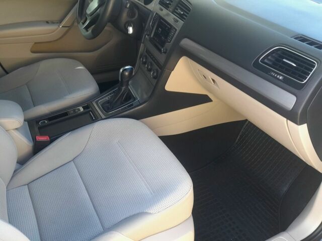 Серый Фольксваген Гольф, объемом двигателя 1.6 л и пробегом 250 тыс. км за 11000 $, фото 15 на Automoto.ua