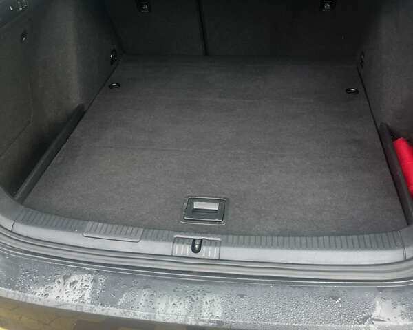 Серый Фольксваген Гольф, объемом двигателя 1.6 л и пробегом 198 тыс. км за 11350 $, фото 10 на Automoto.ua