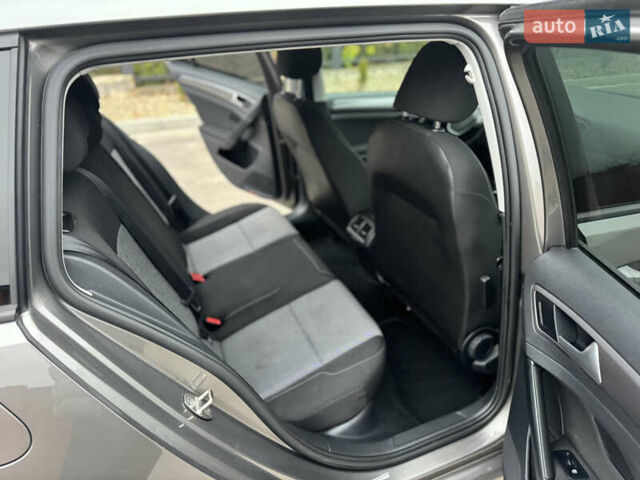 Серый Фольксваген Гольф, объемом двигателя 1.6 л и пробегом 247 тыс. км за 10800 $, фото 27 на Automoto.ua