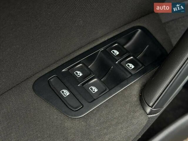 Серый Фольксваген Гольф, объемом двигателя 1.6 л и пробегом 207 тыс. км за 9300 $, фото 29 на Automoto.ua