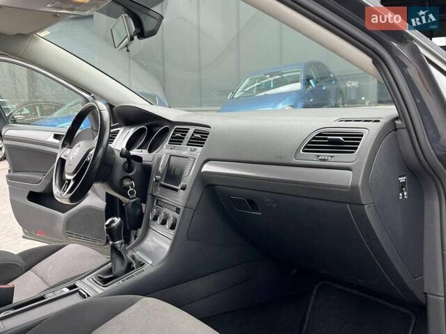 Серый Фольксваген Гольф, объемом двигателя 1.6 л и пробегом 235 тыс. км за 9800 $, фото 35 на Automoto.ua