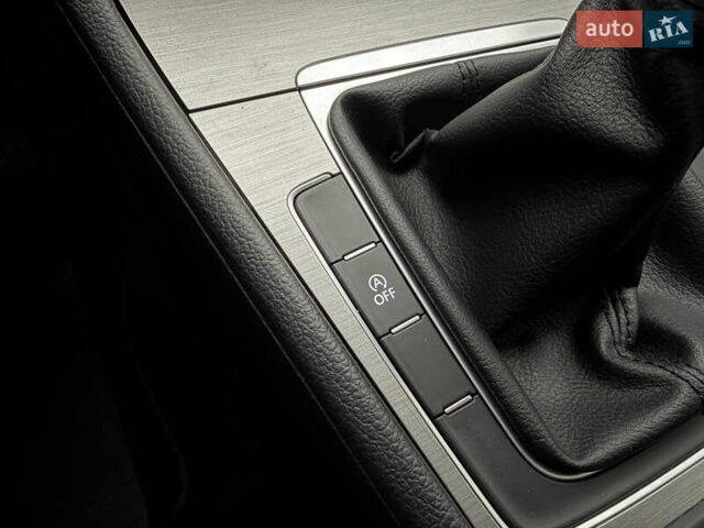 Серый Фольксваген Гольф, объемом двигателя 1.6 л и пробегом 208 тыс. км за 11200 $, фото 23 на Automoto.ua