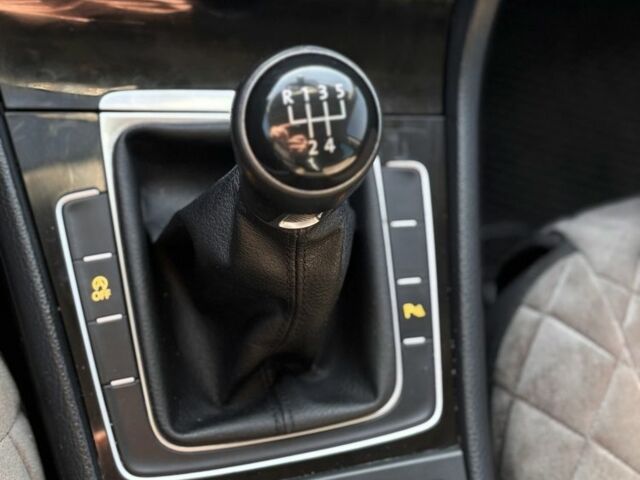 Серый Фольксваген Гольф, объемом двигателя 1.6 л и пробегом 290 тыс. км за 10500 $, фото 22 на Automoto.ua