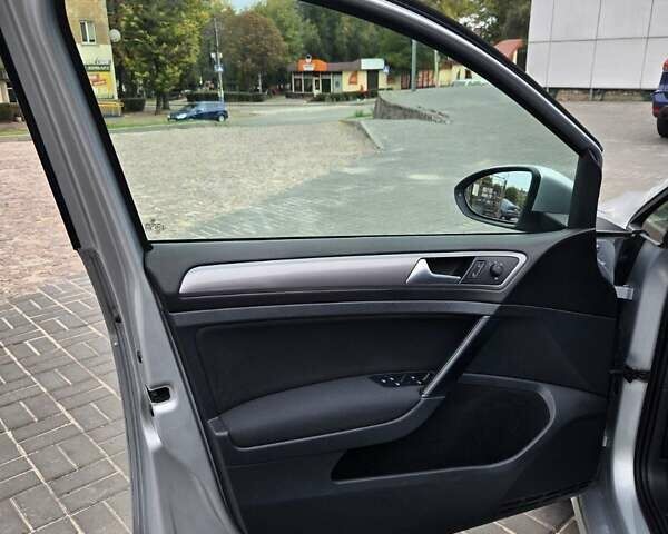 Сірий Фольксваген Гольф, об'ємом двигуна 1.6 л та пробігом 205 тис. км за 10499 $, фото 20 на Automoto.ua