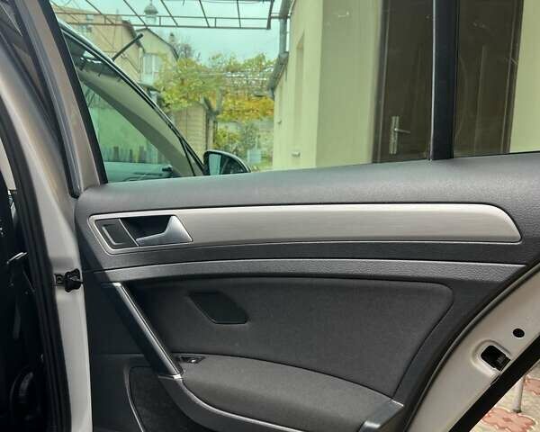 Серый Фольксваген Гольф, объемом двигателя 1.6 л и пробегом 188 тыс. км за 13500 $, фото 11 на Automoto.ua