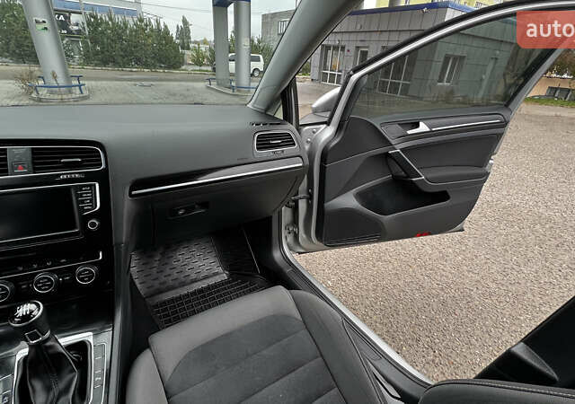 Серый Фольксваген Гольф, объемом двигателя 1.97 л и пробегом 300 тыс. км за 10700 $, фото 52 на Automoto.ua