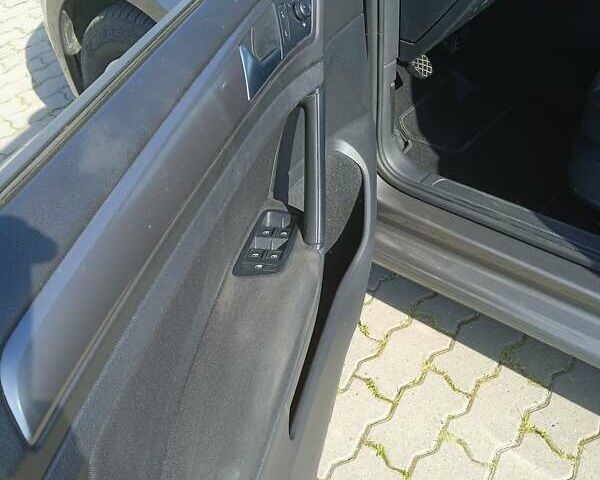 Серый Фольксваген Гольф, объемом двигателя 1.6 л и пробегом 265 тыс. км за 12400 $, фото 8 на Automoto.ua