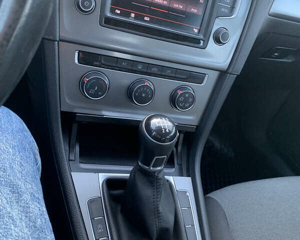 Серый Фольксваген Гольф, объемом двигателя 1.6 л и пробегом 298 тыс. км за 9900 $, фото 11 на Automoto.ua