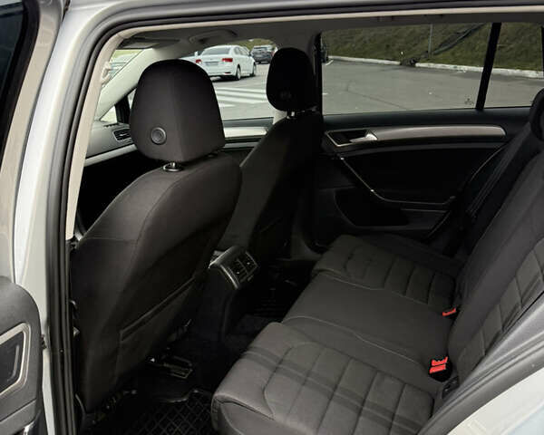 Серый Фольксваген Гольф, объемом двигателя 1.6 л и пробегом 217 тыс. км за 11500 $, фото 11 на Automoto.ua