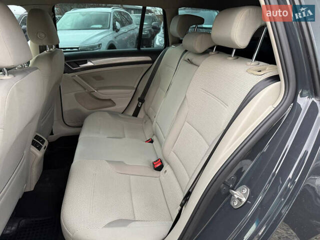 Серый Фольксваген Гольф, объемом двигателя 1.6 л и пробегом 272 тыс. км за 11200 $, фото 20 на Automoto.ua