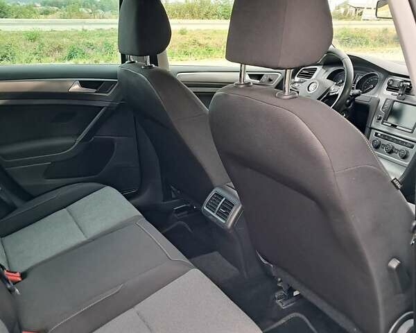 Серый Фольксваген Гольф, объемом двигателя 1.6 л и пробегом 230 тыс. км за 11399 $, фото 6 на Automoto.ua