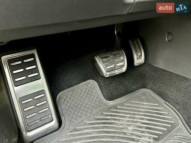 Серый Фольксваген Гольф, объемом двигателя 1.8 л и пробегом 137 тыс. км за 13999 $, фото 52 на Automoto.ua