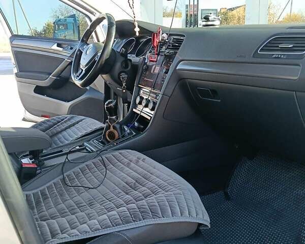 Серый Фольксваген Гольф, объемом двигателя 1.6 л и пробегом 280 тыс. км за 11900 $, фото 2 на Automoto.ua