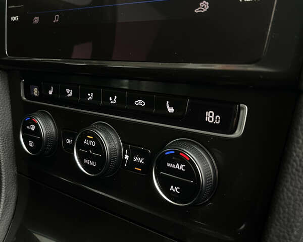 Серый Фольксваген Гольф, объемом двигателя 1.6 л и пробегом 241 тыс. км за 12400 $, фото 23 на Automoto.ua