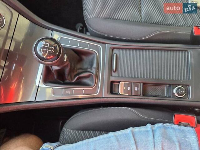 Серый Фольксваген Гольф, объемом двигателя 1.6 л и пробегом 238 тыс. км за 11200 $, фото 28 на Automoto.ua