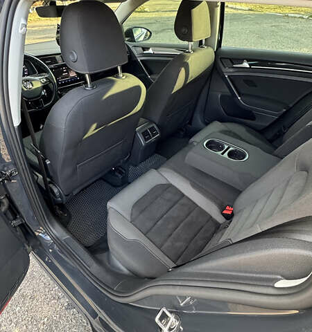 Серый Фольксваген Гольф, объемом двигателя 1.6 л и пробегом 299 тыс. км за 13000 $, фото 22 на Automoto.ua