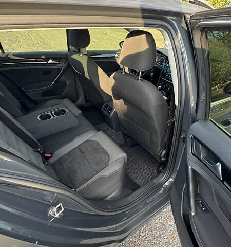 Серый Фольксваген Гольф, объемом двигателя 1.6 л и пробегом 299 тыс. км за 13000 $, фото 24 на Automoto.ua