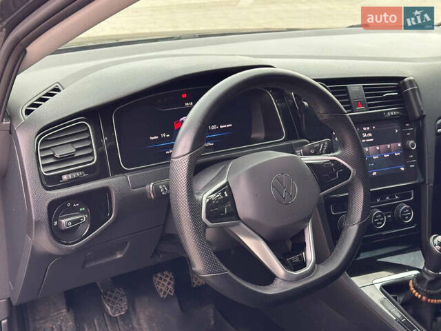 Серый Фольксваген Гольф, объемом двигателя 1.97 л и пробегом 284 тыс. км за 13500 $, фото 19 на Automoto.ua