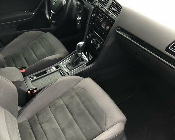 Серый Фольксваген Гольф, объемом двигателя 1.6 л и пробегом 299 тыс. км за 13000 $, фото 20 на Automoto.ua